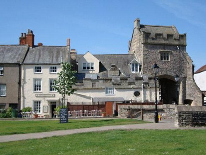 ホテル The Ancient Gatehouse & Rugantino Restaurant ウェルズ エクステリア 写真