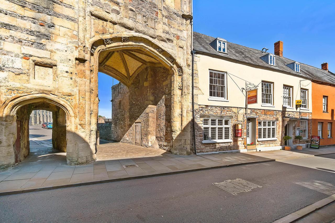 ホテル The Ancient Gatehouse & Rugantino Restaurant ウェルズ エクステリア 写真